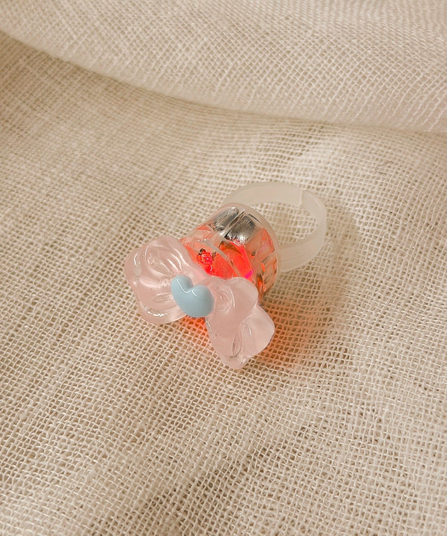 光るリボンリング ¥330(税込)